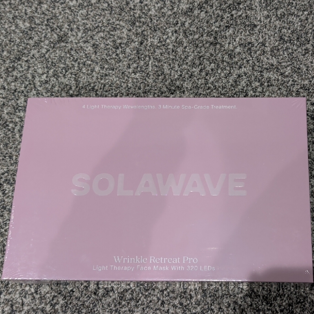 Solawave Wrinkle Retreat Pro Light Therapy Mask - Pink